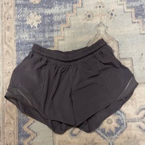 Lululemon hotty hot shorts size 6